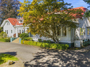 20+ ACRES | MAIN RESIDENCE/POOL & TENNIS CARRIAGE HOUSE | GUEST HOUSE BARN